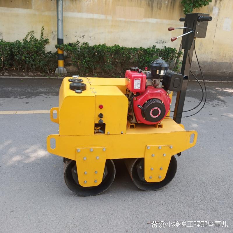 小型手推式压路机双钢轮振动压实机